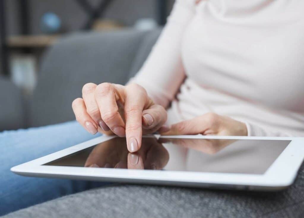 Consentimiento digital en odontología: ventajas legales, operativas y de experiencia de paciente.