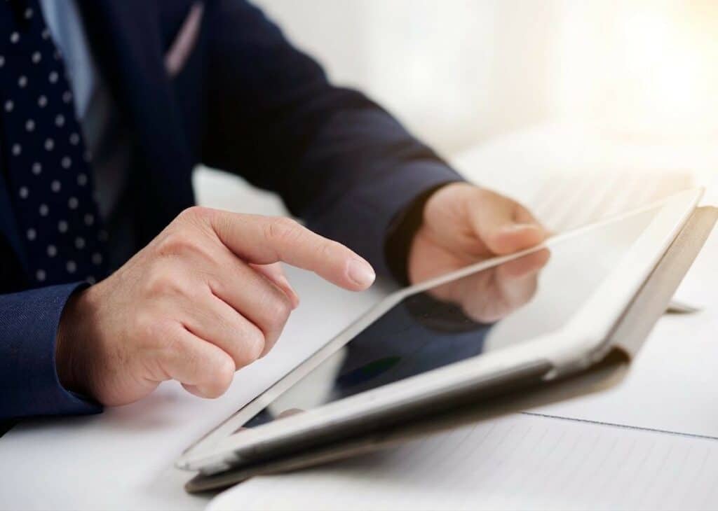 Consentimiento digital en odontología: ventajas legales, operativas y de experiencia de paciente.